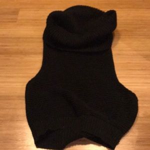 ONE turtleneck sleeveless sweater